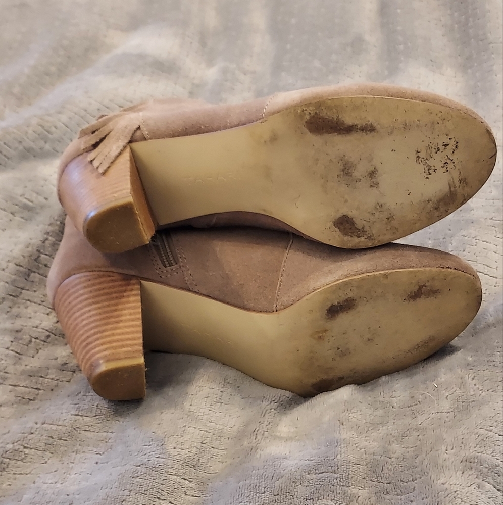 Tahari Camila Booties Suede Tan Beige Fringe Western 8 Boho Festival - Picture 8 of 14